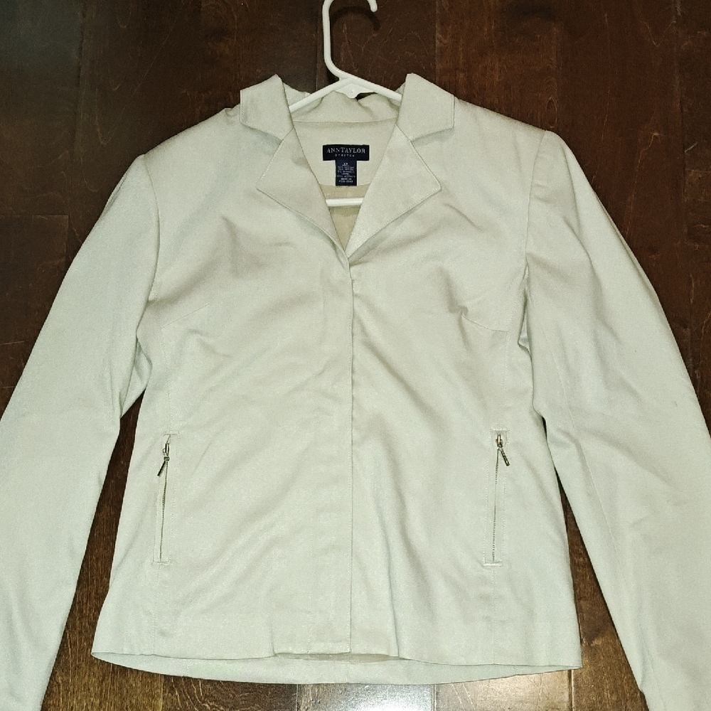 Ann Taylor Blazer Zipper Down. Cream Color With Zipper Pockets